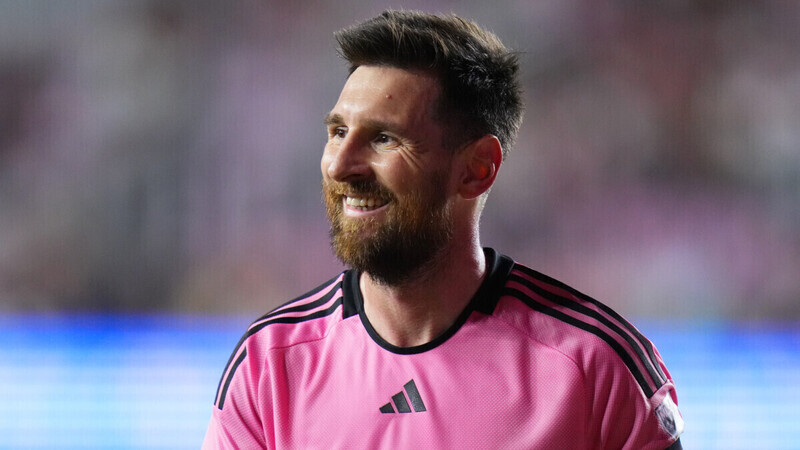 Лионель борется, сохраняя Лионель борется, сохраняя